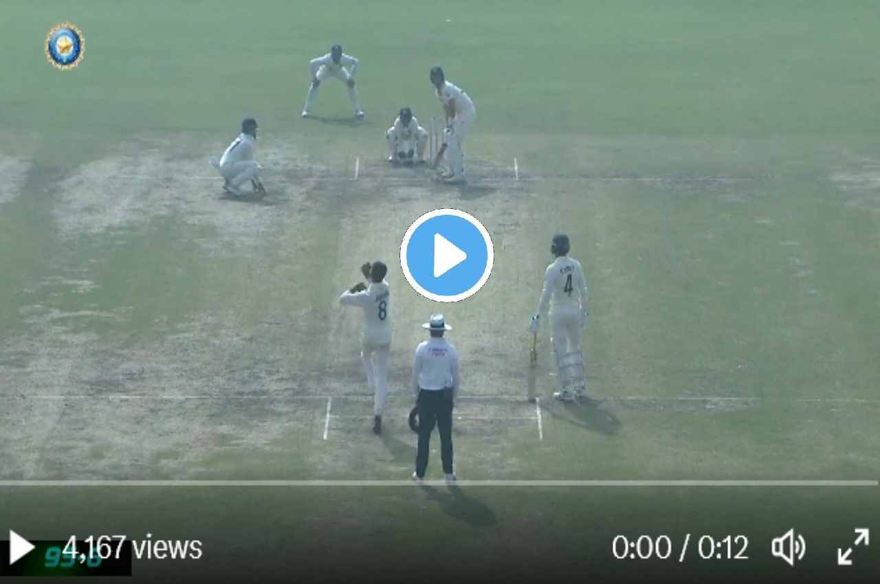 Pat Cummins Dismissed bowled by Ravindra Jadeja