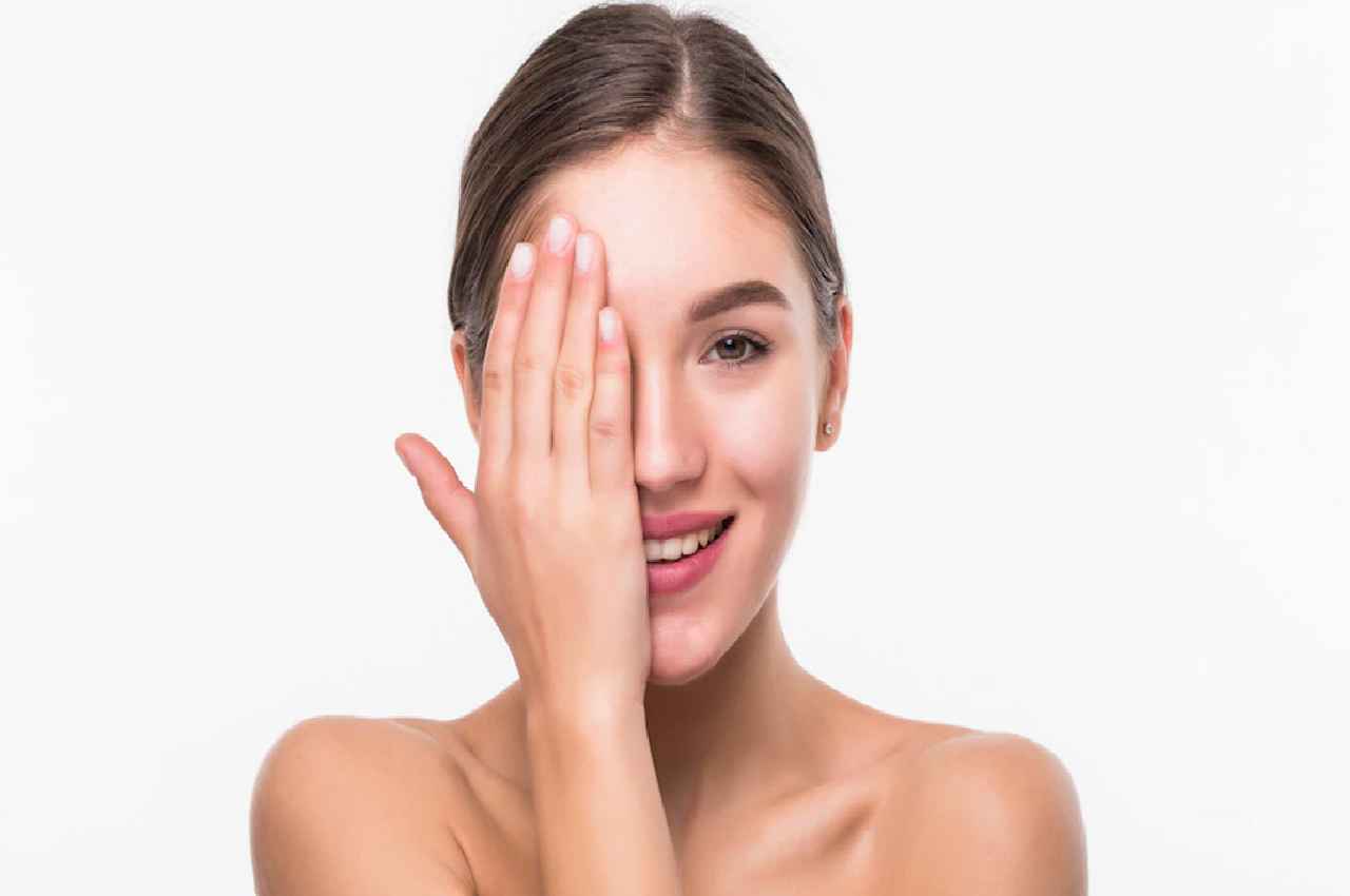 Skin Care Routine: चेहरे की रंगत सुधार देंगे ये 5 टिप्स, कुछ ही दिनों में चमकने लगेगा फेस