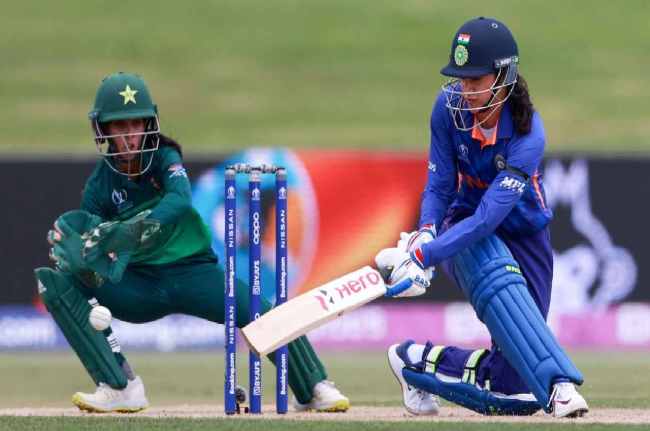 ICC Women T20 WC IND-W vs PAK-W LIVE Update