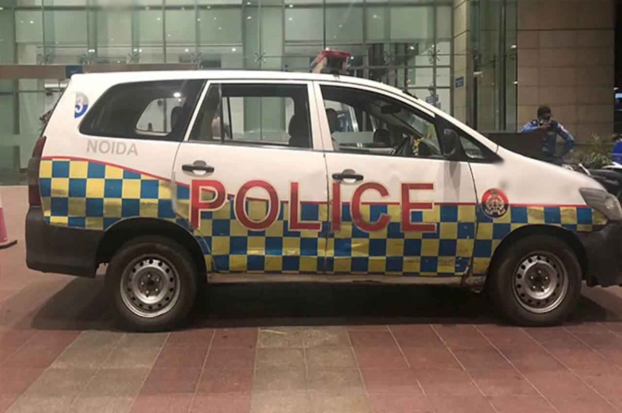 Noida: परीक्षा केंद्र से 12 किमी पहले खराब हुआ ऑटोरिक्शा, 6 छात्रों के लिए ऐसे मददगार बने दो पुलिसवाले