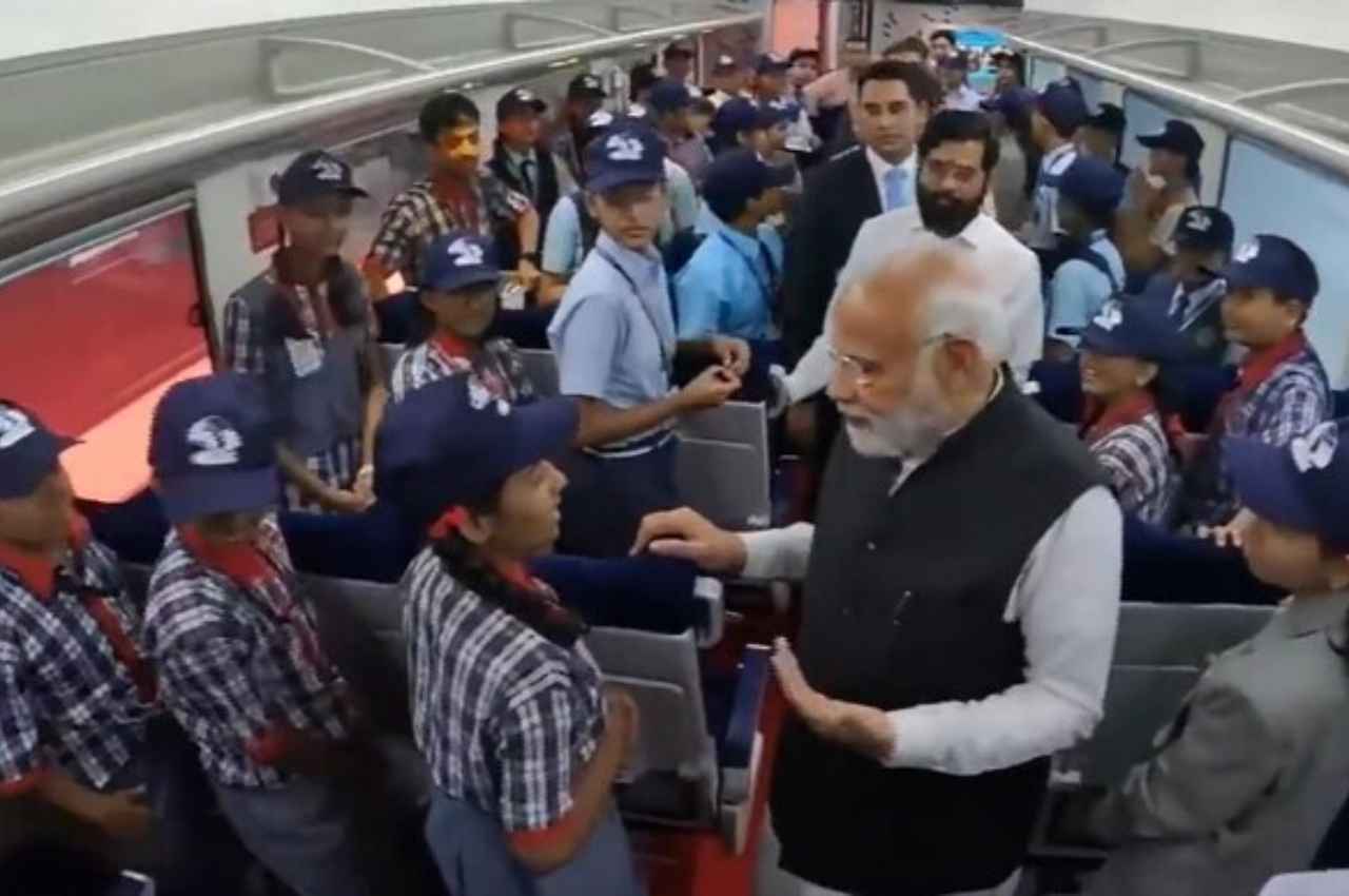 मुंबई: वंदे भारत का सौगात देने गए पीएम मीदी, संस्कृत गीत गा लड़की ने किया स्वागत, देखें वीडियो