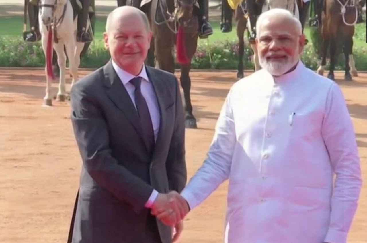 भारत पहुंचे जर्मन चांसलर ओलाफ शोल्ज, पीएम मोदी से की मुलाकात