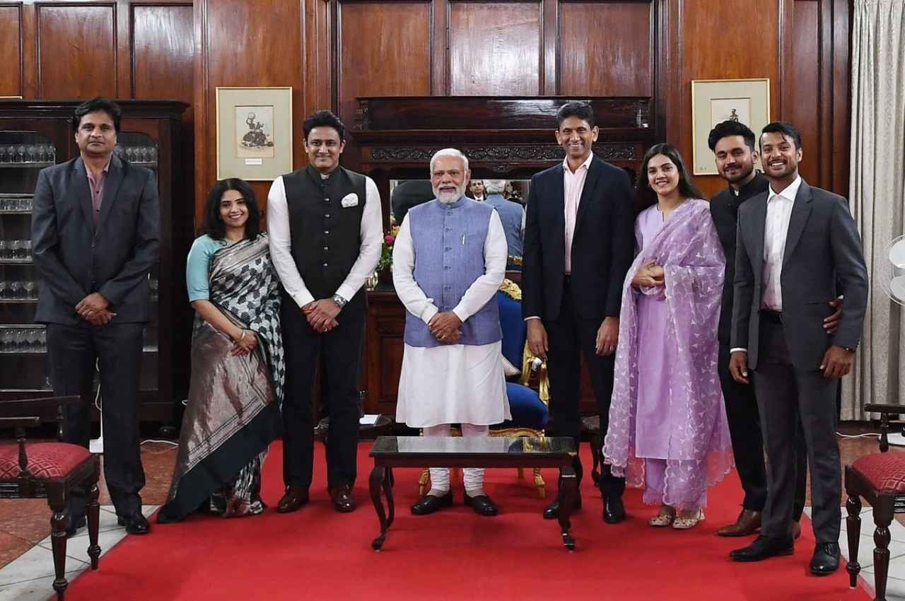 PM Modi Karnataka Visit: पीएम मोदी से मिले टीम इंडिया के स्टार प्लेयर्स, देखें तस्वीरें