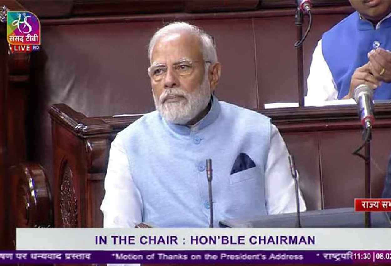 PM Modi jacket: प्लास्टिक की बोतल से बनी खास जैकेट पहनकर संसद पहुंचे PM मोदी, जानें क्या दिया संदेश