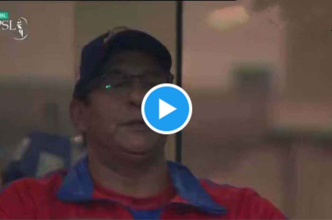 PSL 2023: कराची किंग्स की हार पर फूटा वसीम अकरम का गुस्सा, कुर्सी में दे मारी लात, देखें वीडियो
