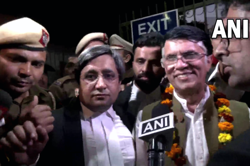 New Delhi, Pawan Khera, Congress Spokesperson Pawan Khera, Pawan Khera Supreme Court, Pawan Khera Deplanes, Pawan Khera Indigo Flight, Pm Narendra Modi, Himant Bisva sarma