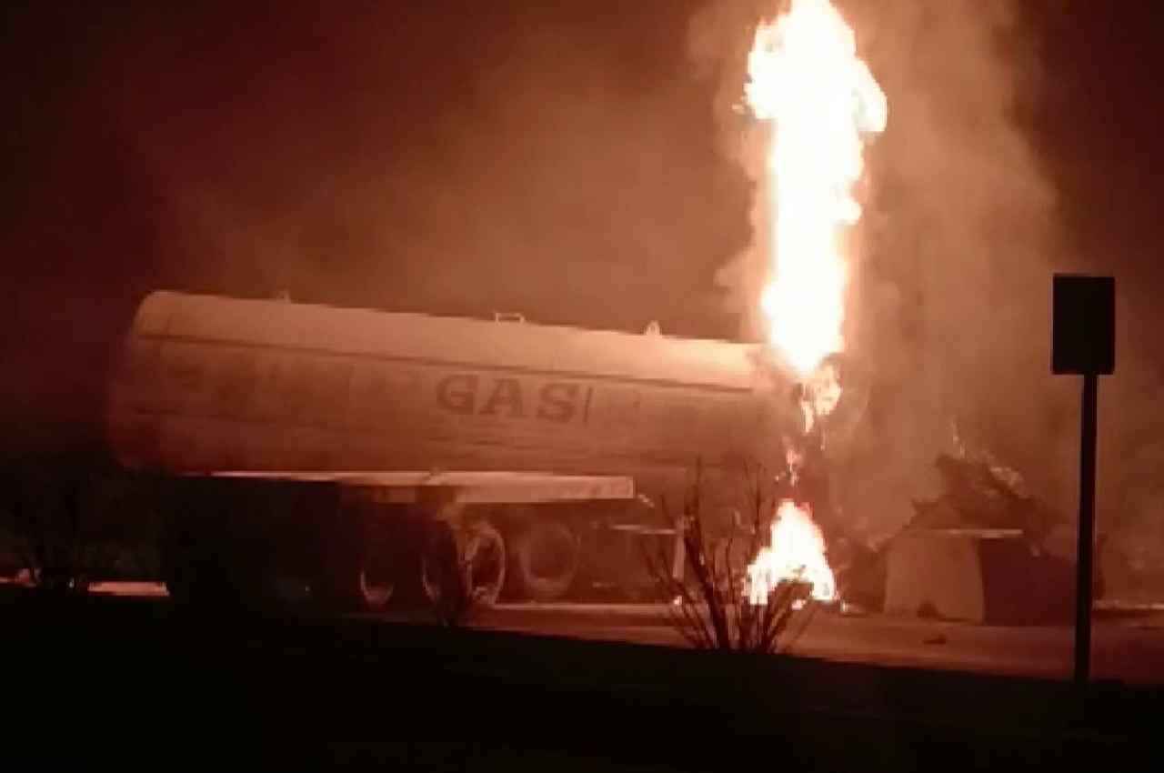 Rajasthan Accident Rajasthan Accident, collision between tanker and truck, four people die in collision, collision on national highway, ajmer district