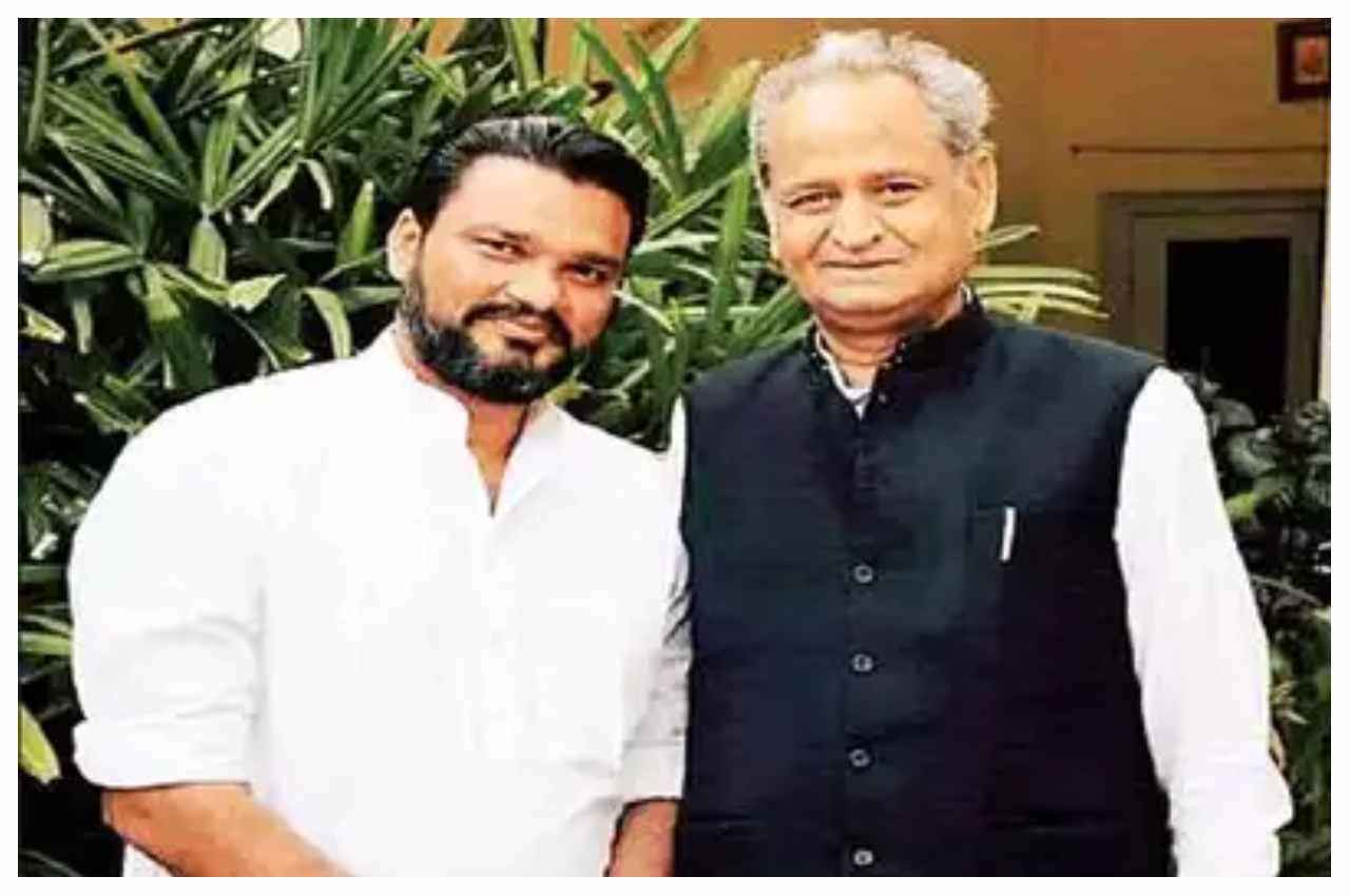 Rajasthan Phone Tapping Case: CM गहलोत के OSD से क्राइम ब्रांच ने की पूछताछ,  गिरफ्तारी के लिए दिल्ली हाईकोई में लगाई याचिका