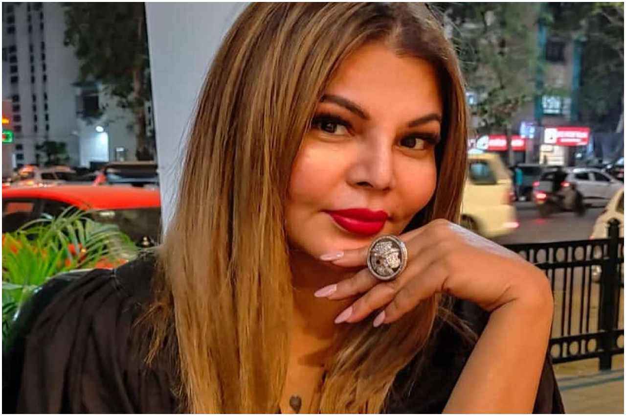 सेशन कोर्ट के बाहर स्पॉट हुई Rakhi Sawant, बोली- आदिल के पास मेरे 2 करोड़ रुपये हैं