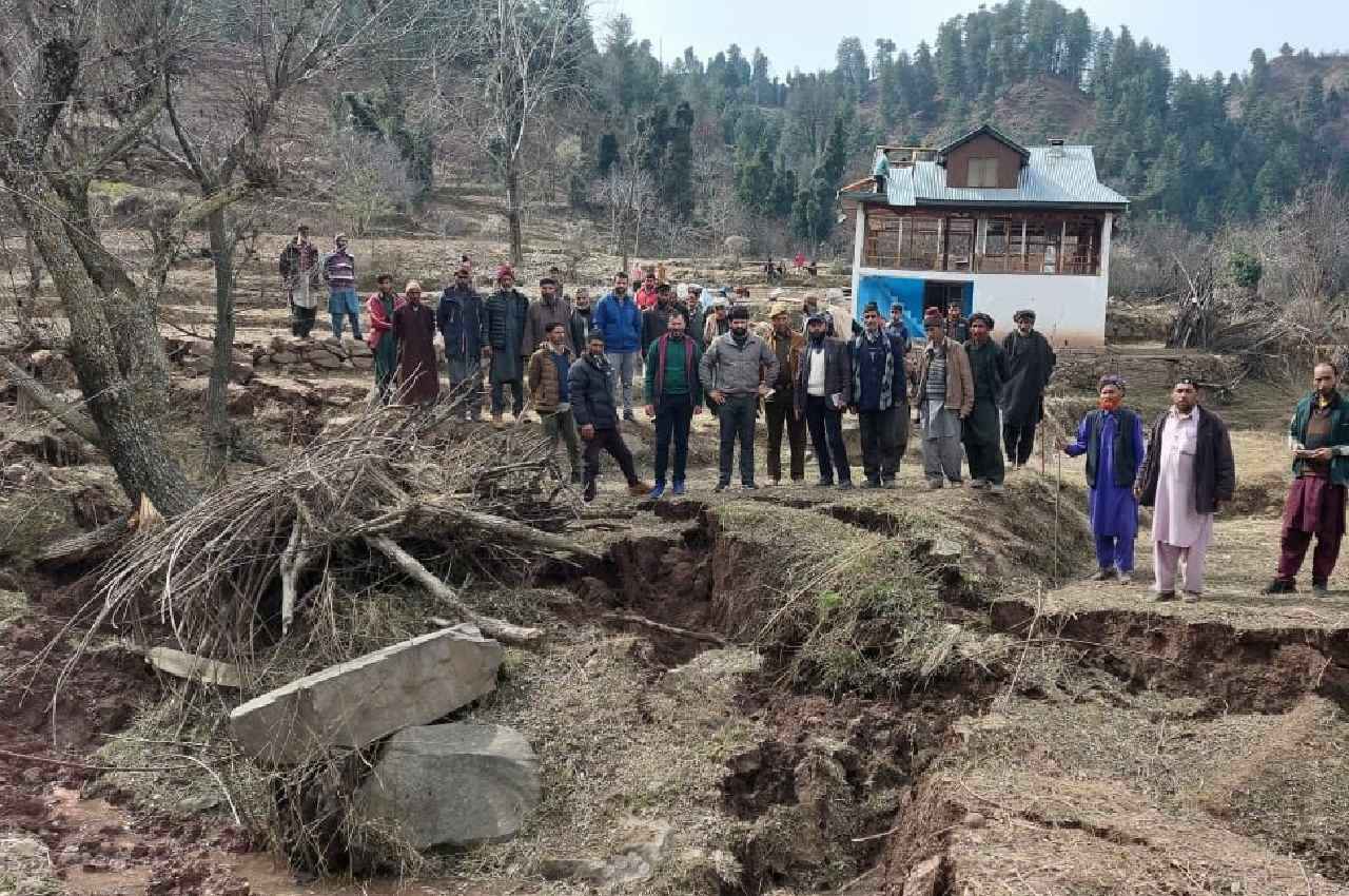 Jammu Kashmir: डोडा के बाद रामबन में भूस्खलन से लोगों में दहशत; दर्जनों घर क्षतिग्रस्त, 13 परिवार बेघर