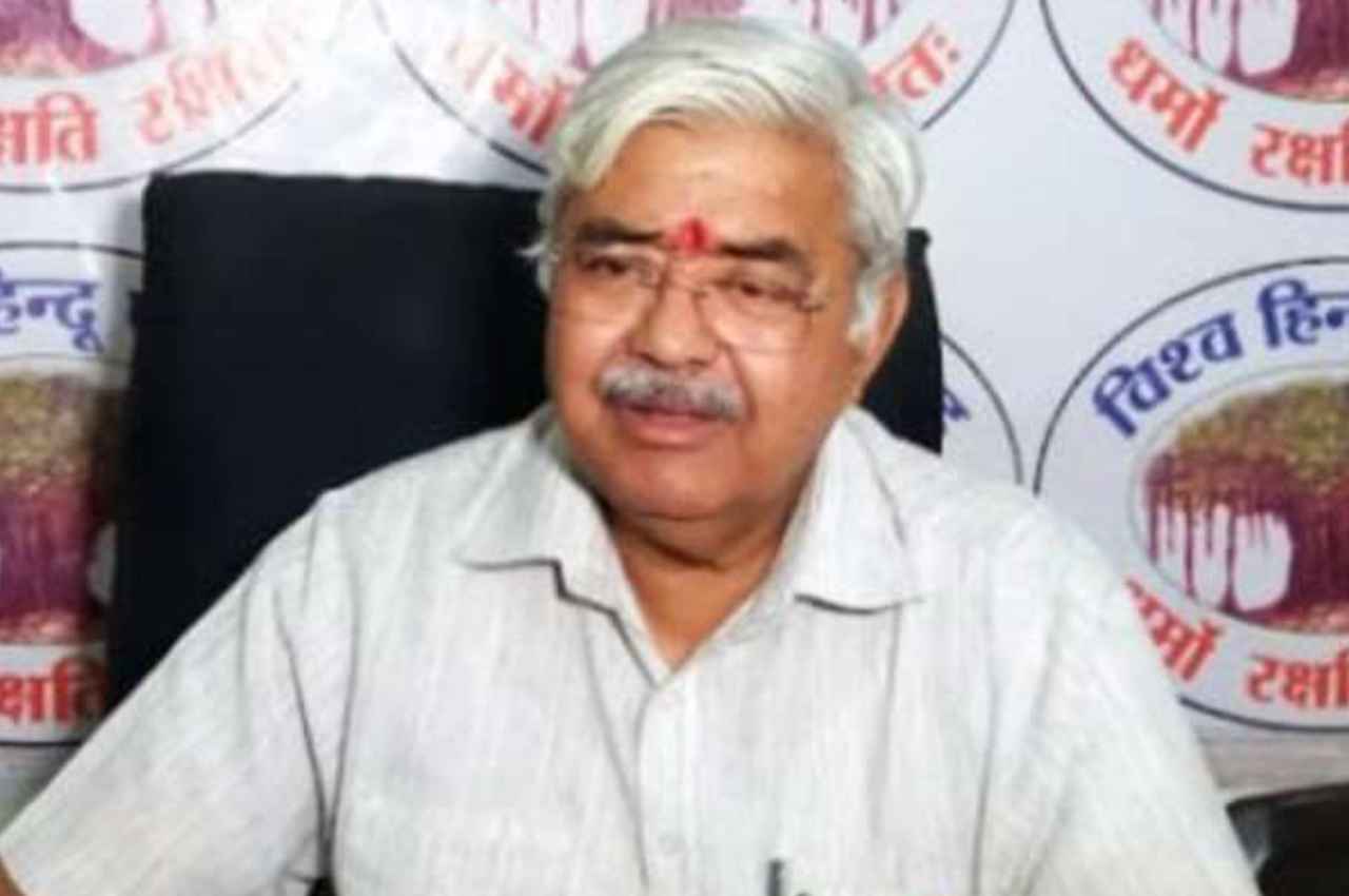 Ramcharitmanas Row: VHP ने कहा- SP और RJD की मान्यता रद्द हो, EC से मिलने के लिए मांगा समय