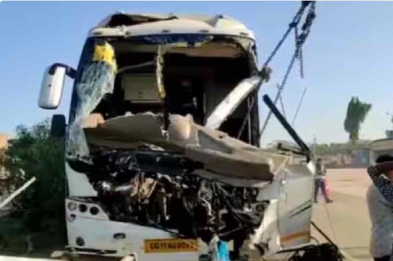 Telangana Accident, telangana news, telangana bus accident, bus rams into lorry, bus accident on nh 43