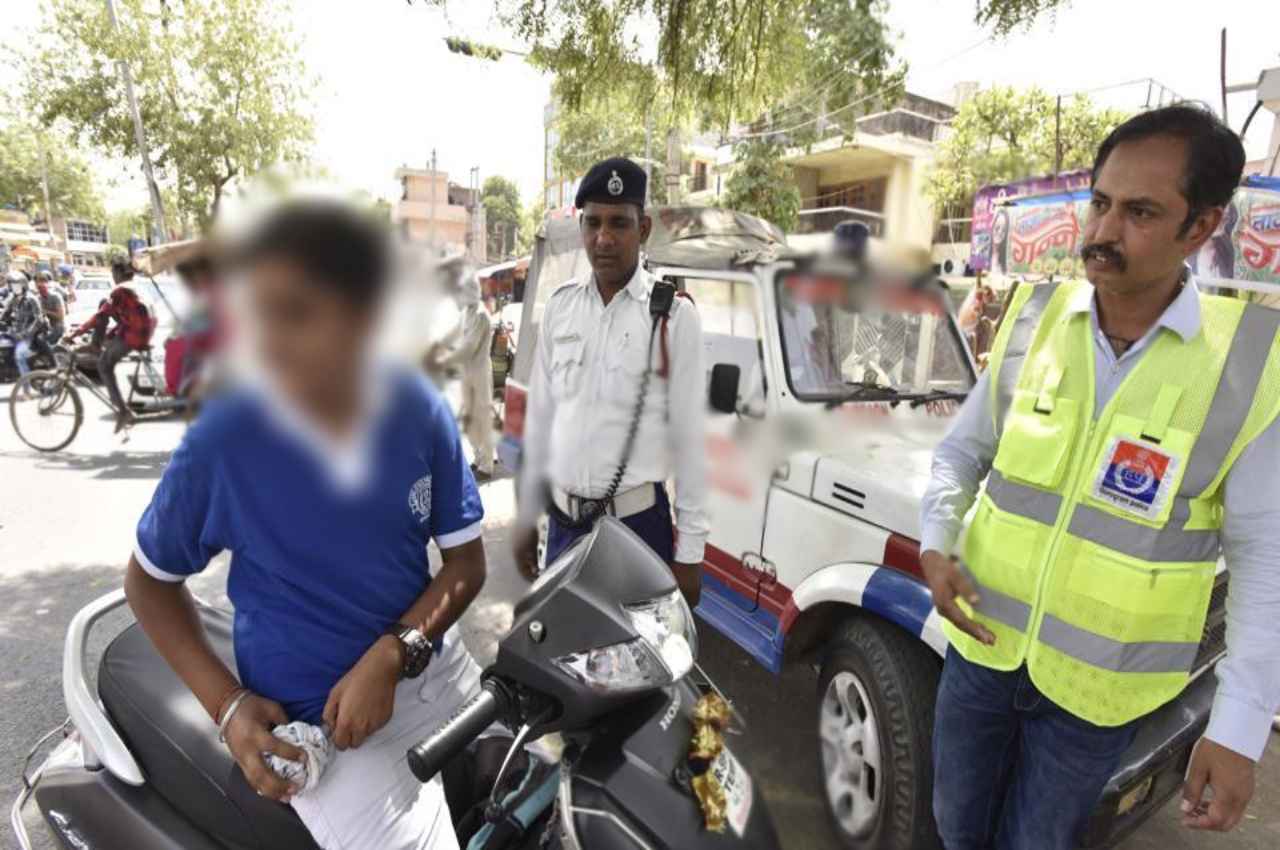 Traffic Rules: नाबालिगों के वाहन चलाने पर 47 पेरेंट्स पर केस दर्ज, जानें पुलिस ने क्यों उठाया ये सख्त कदम