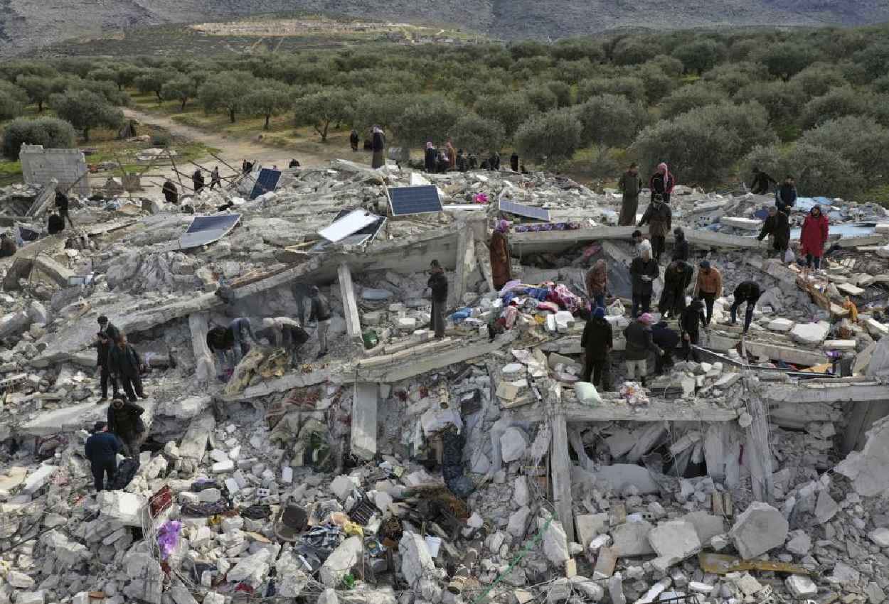 Turkey Earthquake Photos: भूकंप के बाद तुर्की-सीरिया में लाशों का ढेर, तबाही का मंजर देख रूह कांप जाएगी