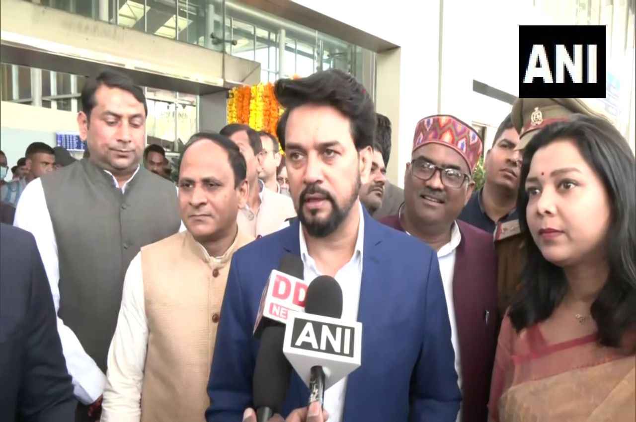 UP GIS 2023: समिट में पहुंचे IB मिनिस्टर अनुराग ठाकुर, बोले- यूपी में दिखती है विकास की नई तस्वीर