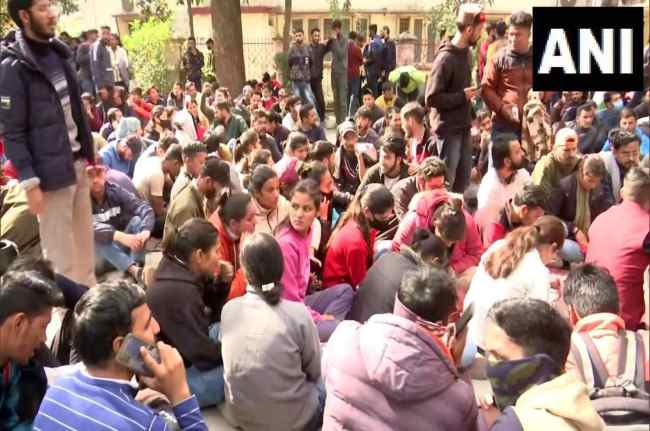 Uttarakhand Lathi charge on students after stone pelting government officials gave statement