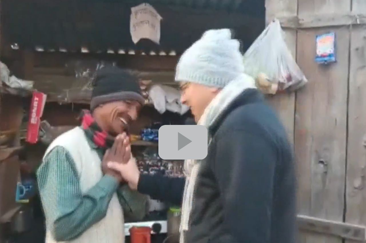 Uttarakhand Chief Minister Dhami reached tea stall while walking, hindi news, video viral