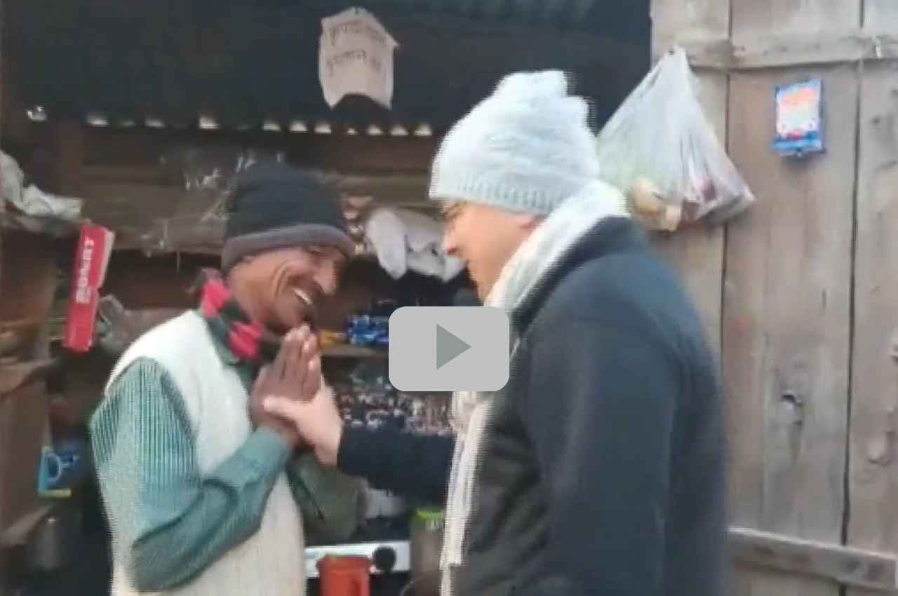 Uttarakhand: जब टहलते-टहलते चाय की गुमटी पर पहुंचे मुख्यमंत्री धामी, लोगों से जाना सरकार का फीडबैक