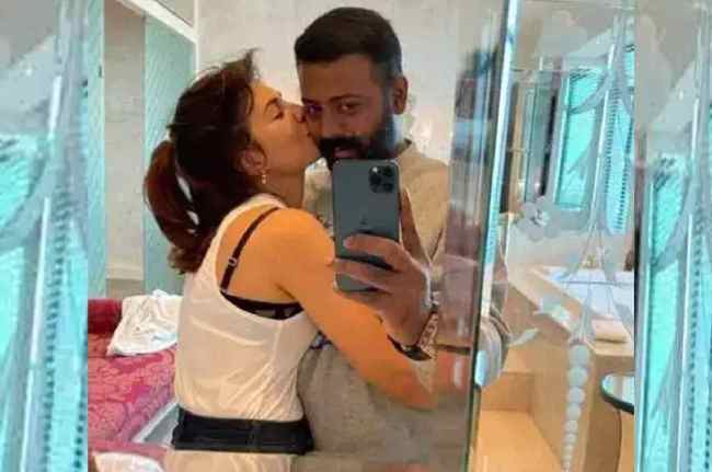 Valentine Day, Sukesh Chandrashekar, Sukesh Chandrashekar and Jacqueline Fernandez