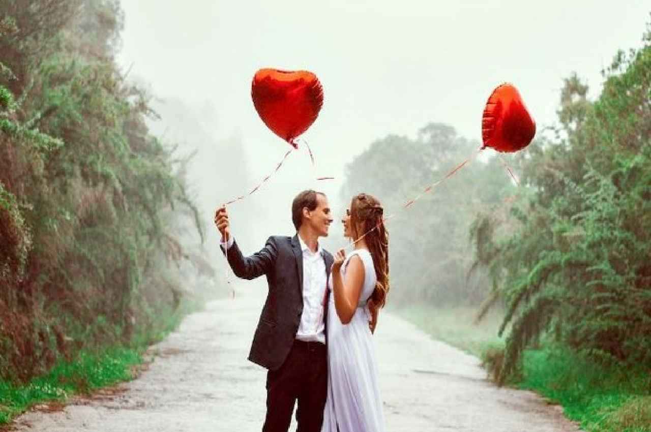 Valentine Day 2023: लाल गुलाब से प्रेम का इजहार... आखिर इस रंग को क्यों माना जाता है प्यार का रंग?