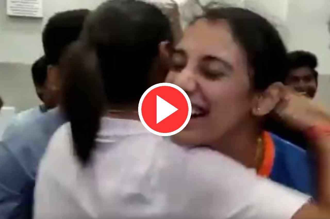 Womens IPL Auction 2023: मालामाल हुई मंधाना, लाइव ऑक्शन देख रही टीम इंडिया ने मनाया जश्न, देखें वीडियो