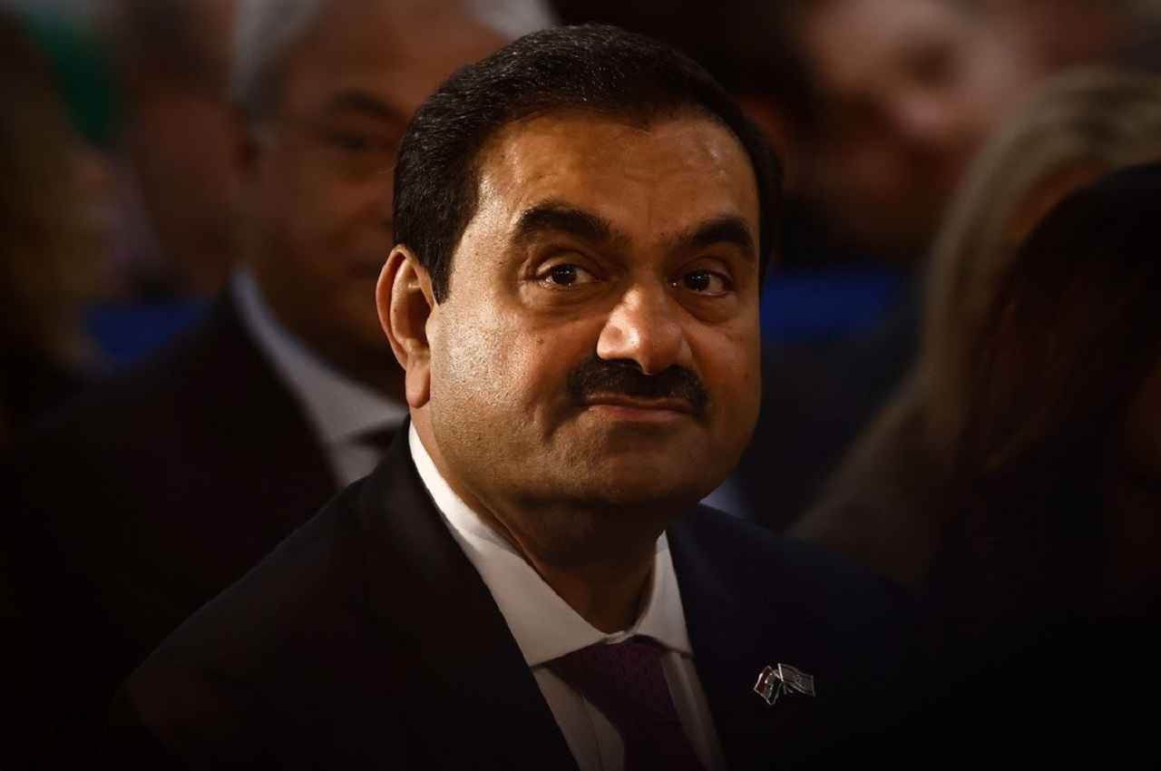 Hindenburg Effect: नहीं आ रहे अच्छे दिन! एक रिपोर्ट ने दिया ऐसा झटका जो Gautam Adani की कुल संपत्ति हो गई इतनी कम
