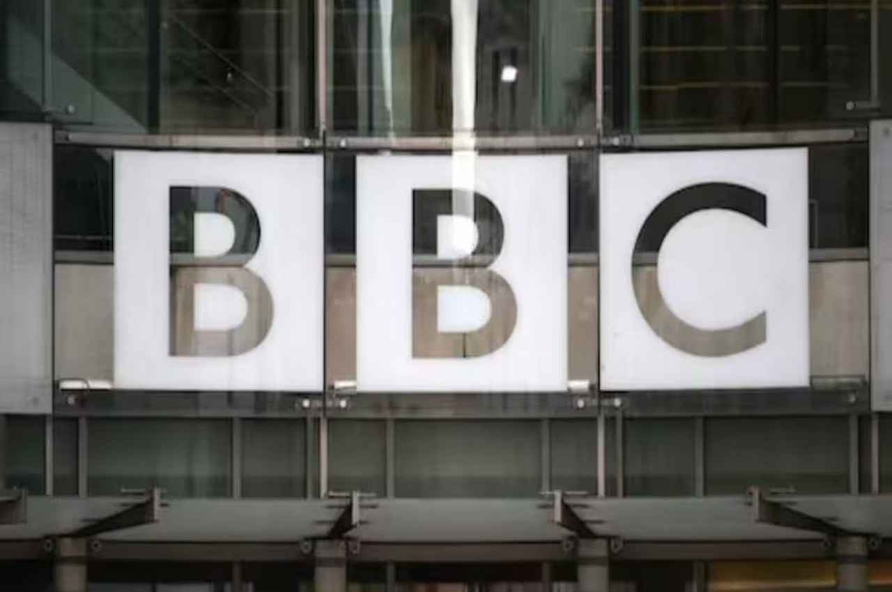 BBC office income tax survey:  ब्रिटिश ब्रॉडकास्टिंग कॉर्पोरेशन का नेट वर्थ कितना है?