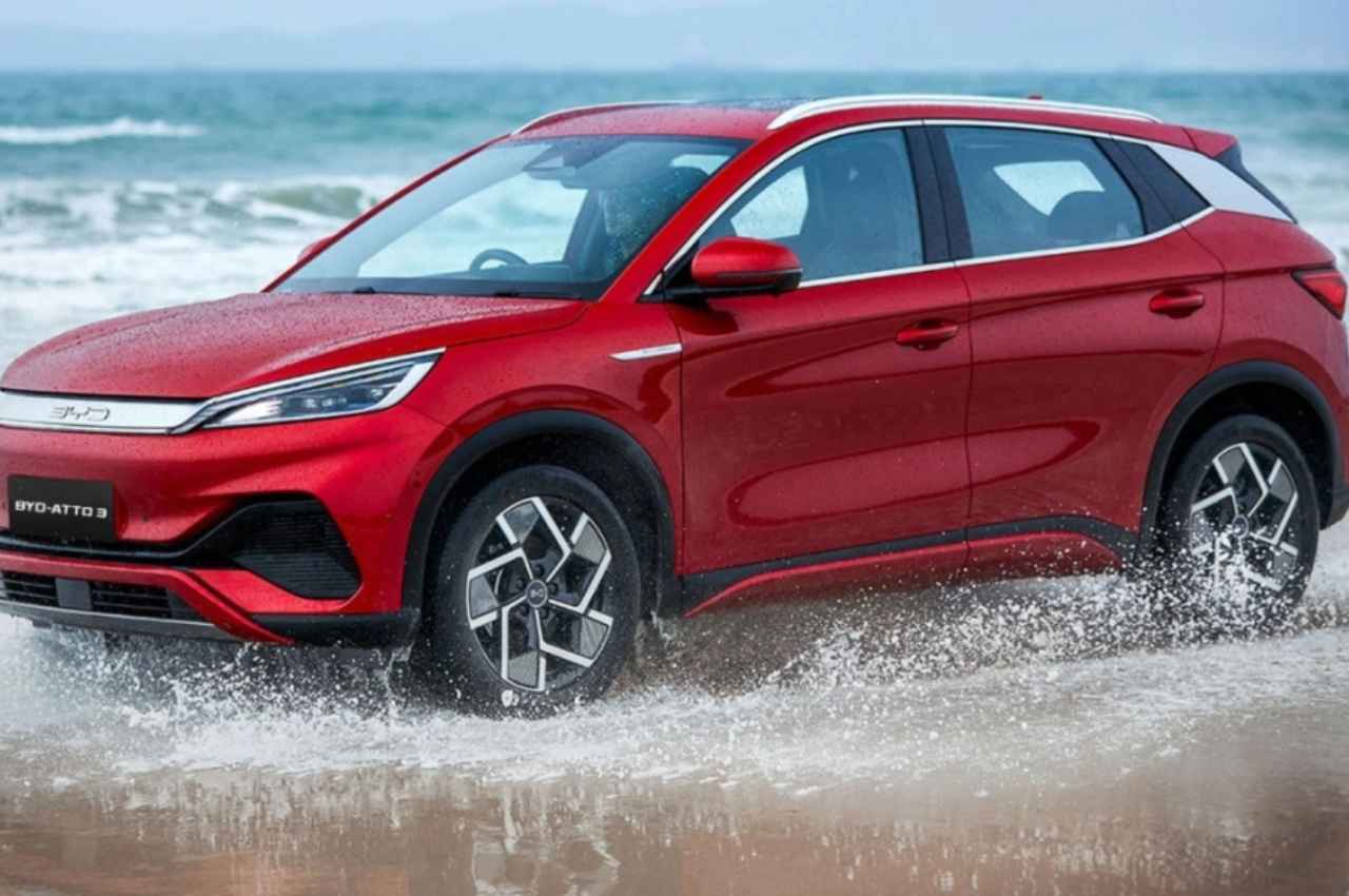 MG, Hyundai या Tata नहीं इस EV Car को लेने के लिए बेताब हुए जा रहे हैं लोग, जानें