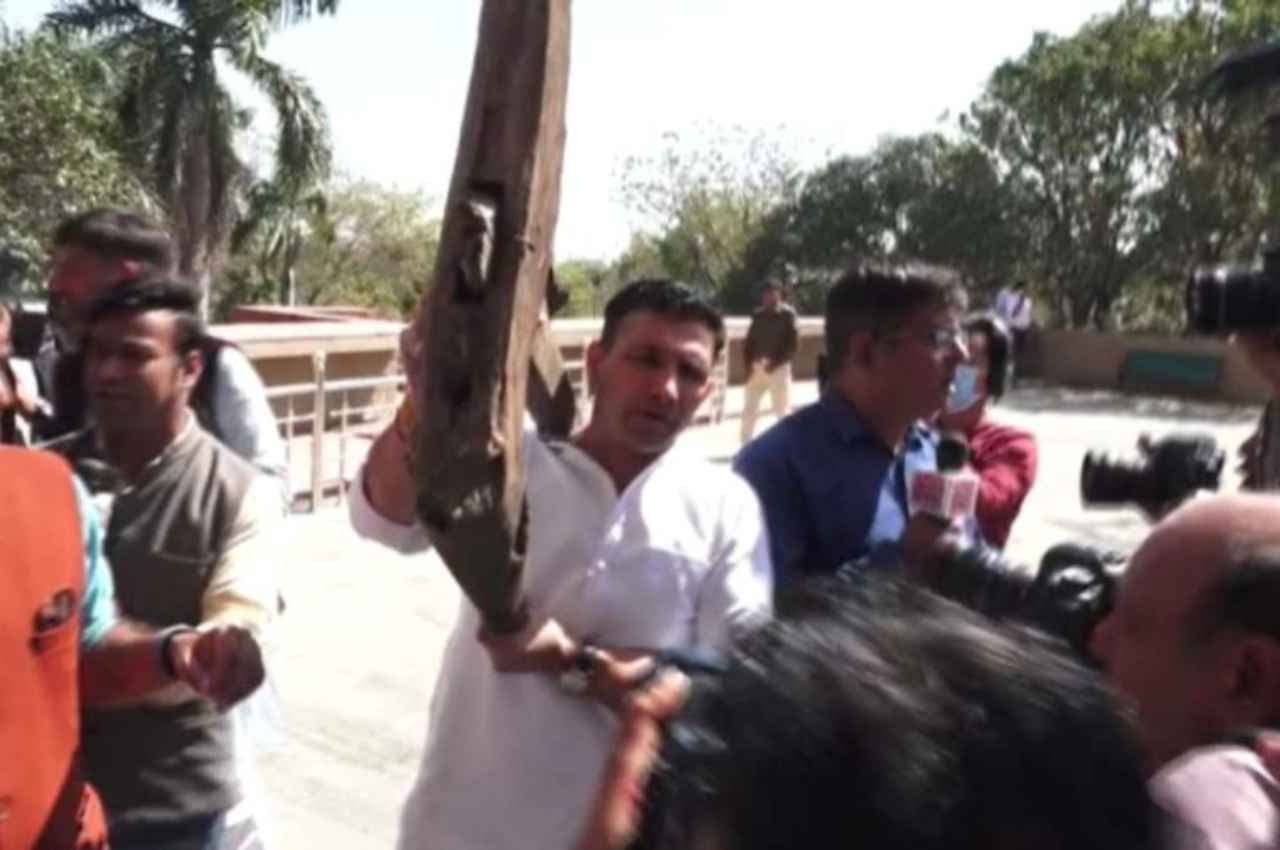 mp budget session jitu patwari arrived in assembly with hal
