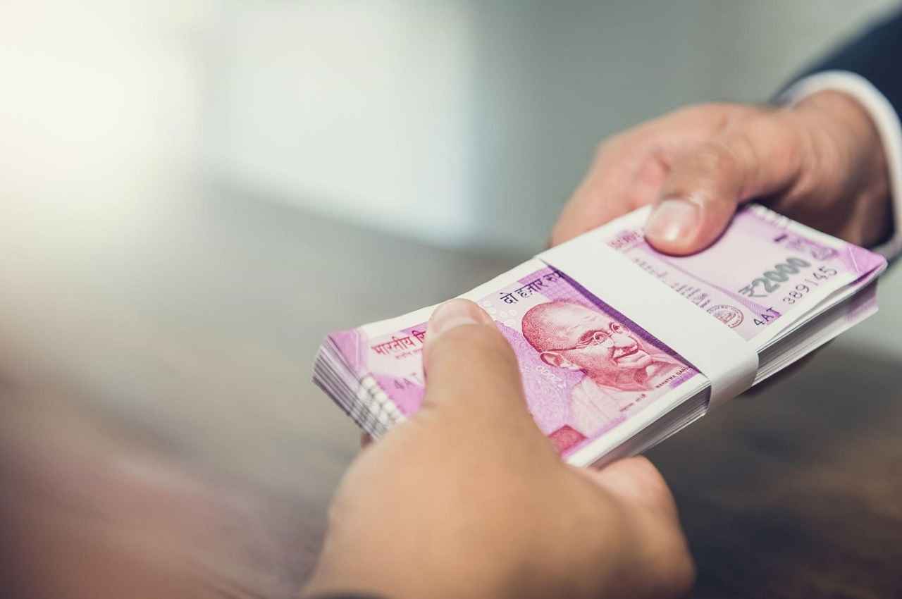 LIC Saral Pension Plan: अगर आपको भी चाहिए साल में 1 लाख रुपये तक की पेंशन तो जल्द करें ये काम