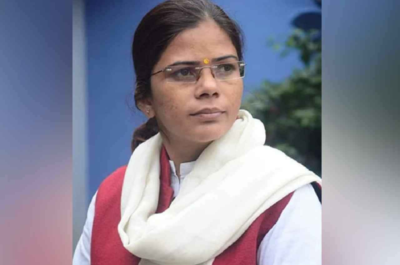UP News: सपा से बर्खास्त ऋचा सिंह ने चुनाव आयोग को लिखा पत्र, पार्टी के खिलाफ कार्रवाई की मांग की