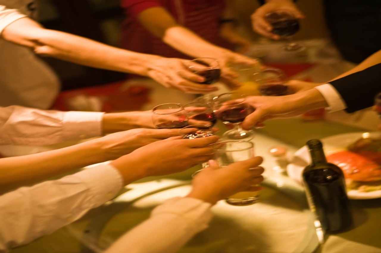 Alcohol drinkers: शराब के साथ इन चीजों का भूलकर भी ना करें सेवन, यहां जानिए बेहतर ऑप्शन