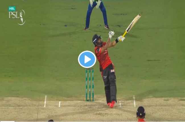 sikandar raza hit a huge six with one hand sikandar raza hit a huge six with one hand