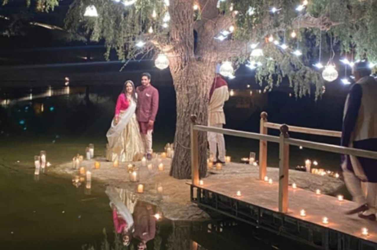 Smriti Irani Daughter Marriage: शादी के बंधन में बंधी केंद्रीय मंत्री स्मृति ईरानी की बेटी, खींवसर फोर्ट में जुबिन और शलेन ने लिए फेरे