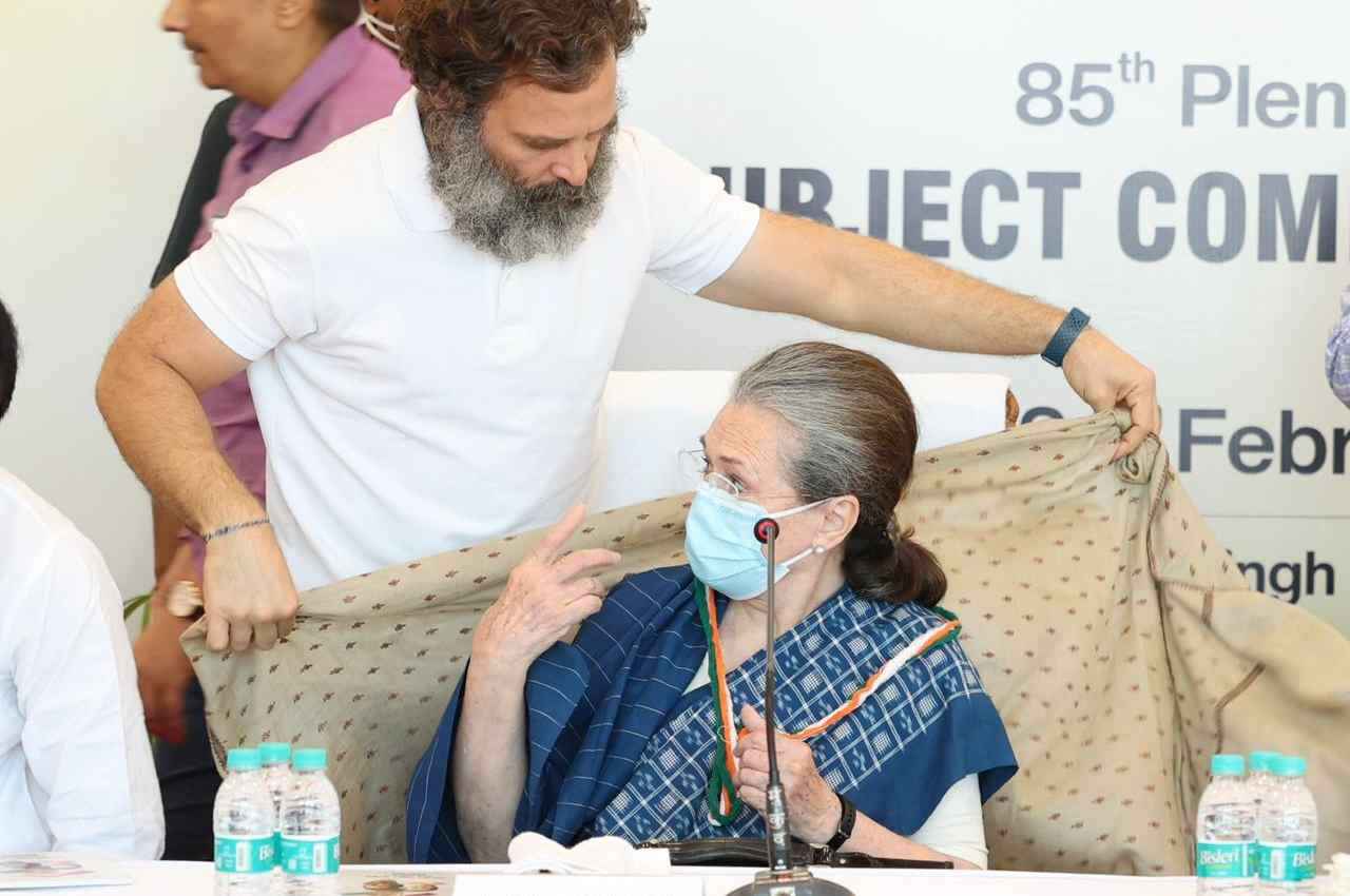 सोनिया गांधी की रिटायरमेंट वाली खबरों पर लगा विराम, अलका लांबा बोलीं- उन्होंने न इस बारे में सोचा, न कभी ऐसा करेंगी