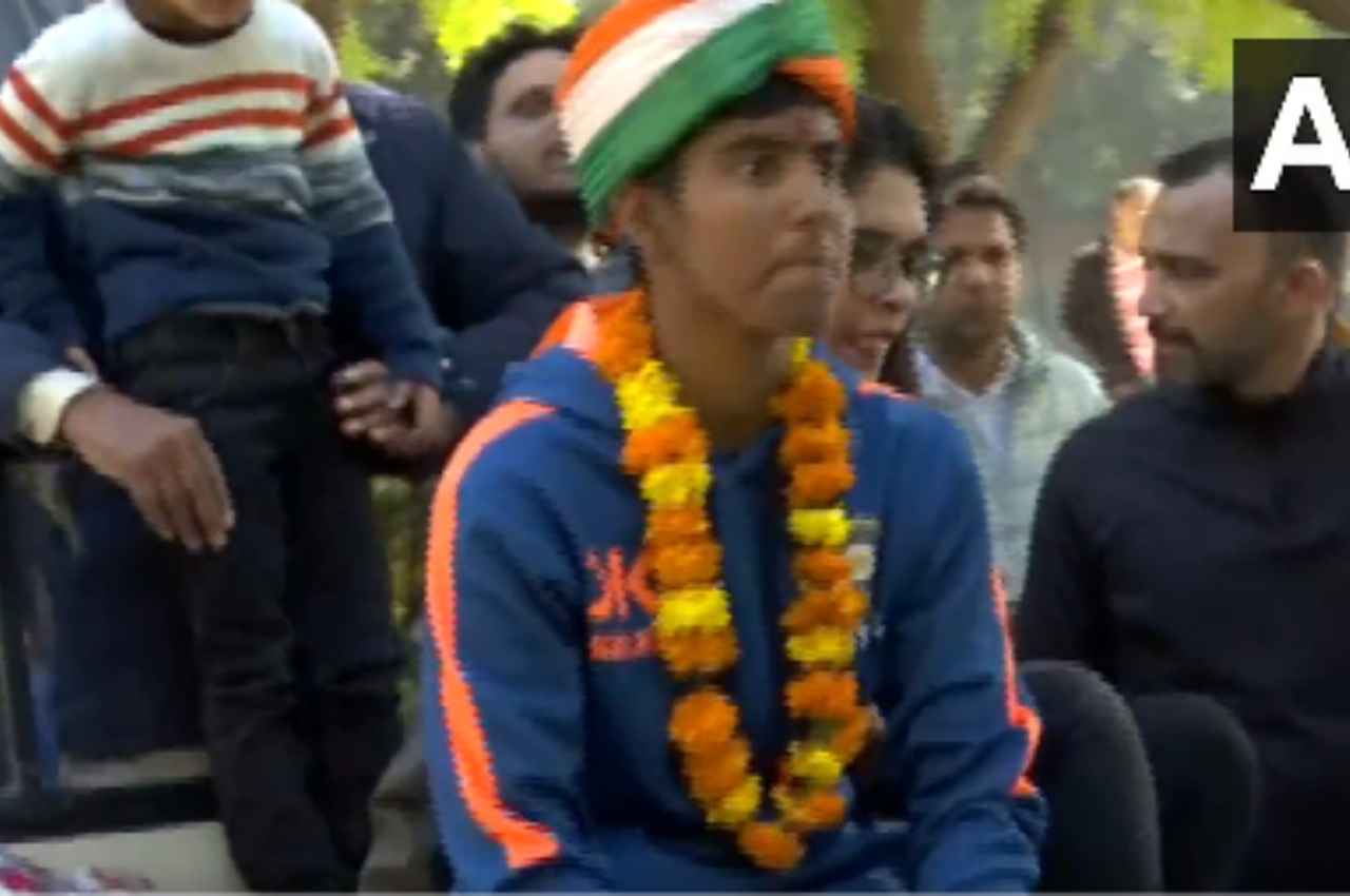 U19 महिला क्रिकेट टीम की उप-कप्तान श्वेता सहरावत का जोरदार स्वागत, दोस्तों के साथ किया डांस