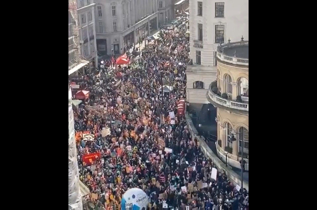 Britain, London, Protest in Britain, Inflation, Salary hike