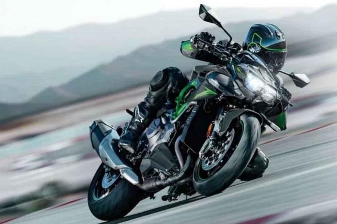 Kawasaki ने लॉन्च की ये दो धांसू बाइक, 280 Km/h की है स्पीड, Race देते ही करंट सी दौड़ेगी, जानें कीमत