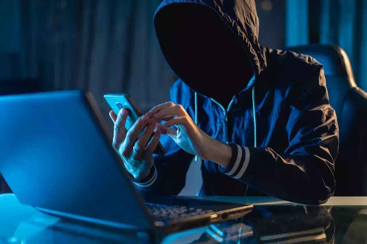 Account Alert: एक क्लिक पर आपके बैंक अकाउंट से साफ हो सकते हैं लाखों रुपये, ऐसे बचें
