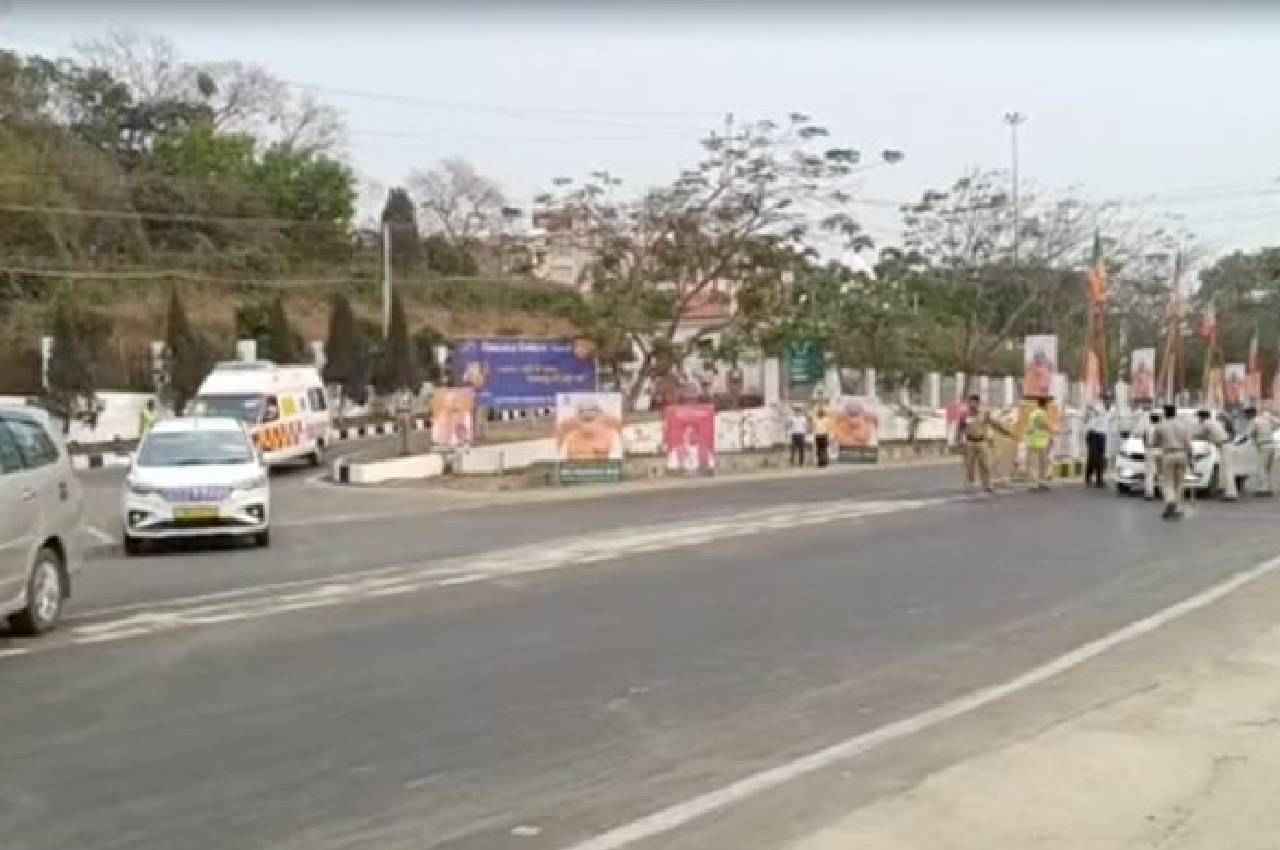 त्रिपुरा में अमित शाह की सुरक्षा में सेंध, सफेद कार ने काफिले का किया पीछा, पुलिस बोली- हम जांच कर रहे