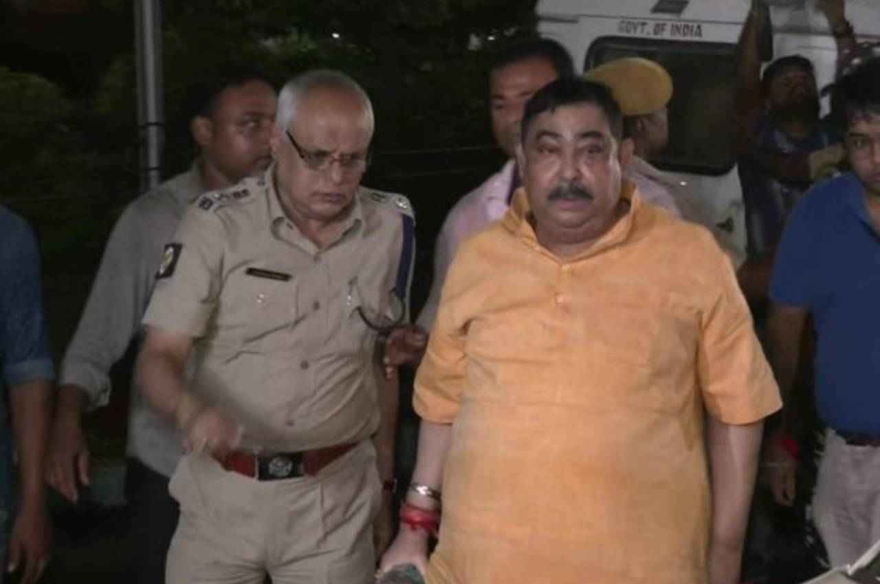 Cattle Smuggling Case: टीएमसी नेता अनुब्रत मंडल 21 मार्च तक ED हिरासत में, बेटी सुकन्या समेत 12 दिल्ली तलब