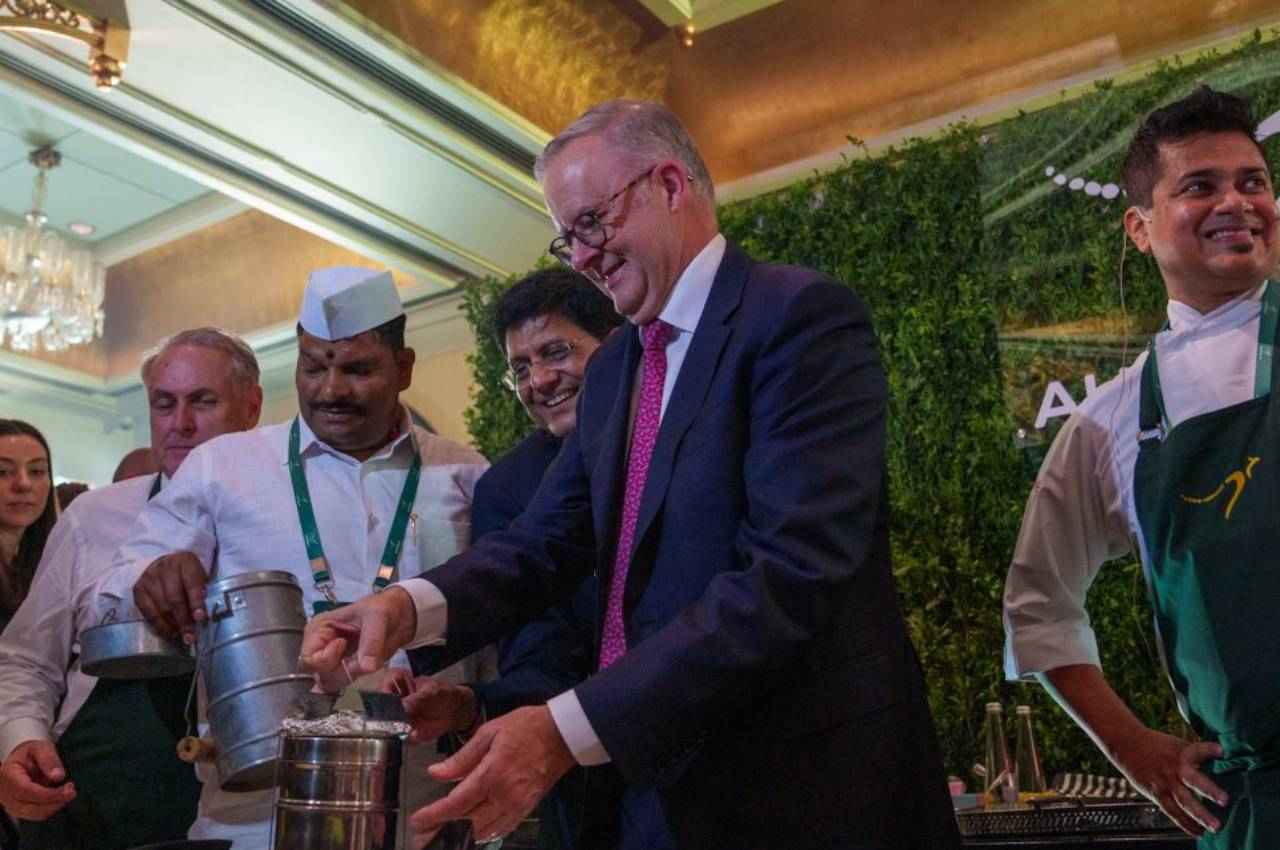 ....जब मुंबई में डब्बावालों से मिले ऑस्ट्रेलियाई PM एंथनी, पीयूष गोयल ने बताया 'मास्टरशेफ', VIDEO