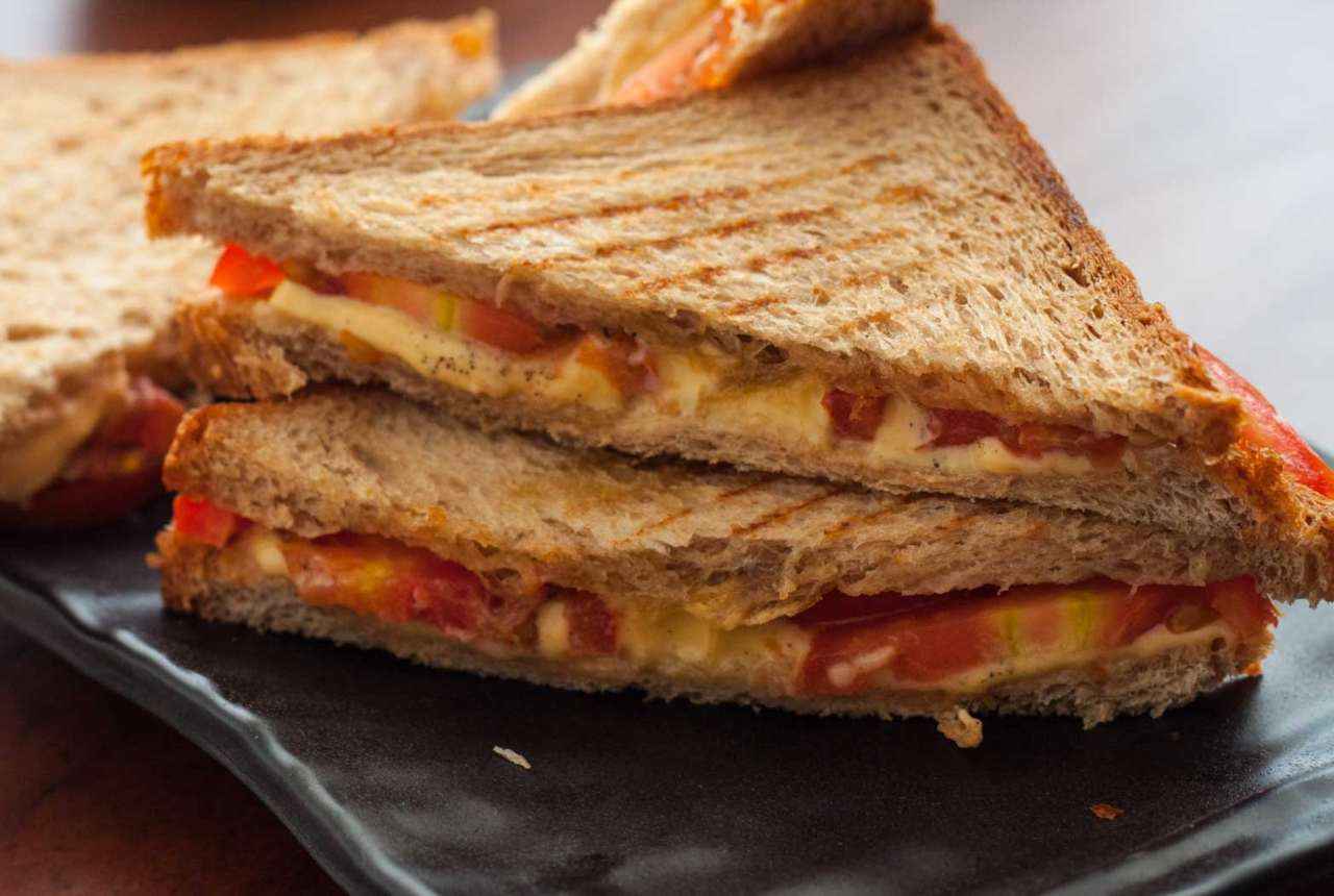 Breakfast Recipe: सुबह नाश्ते में बनाएं हेल्दी ब्राउन ब्रेड सैंडविच, जानें रेसिपी