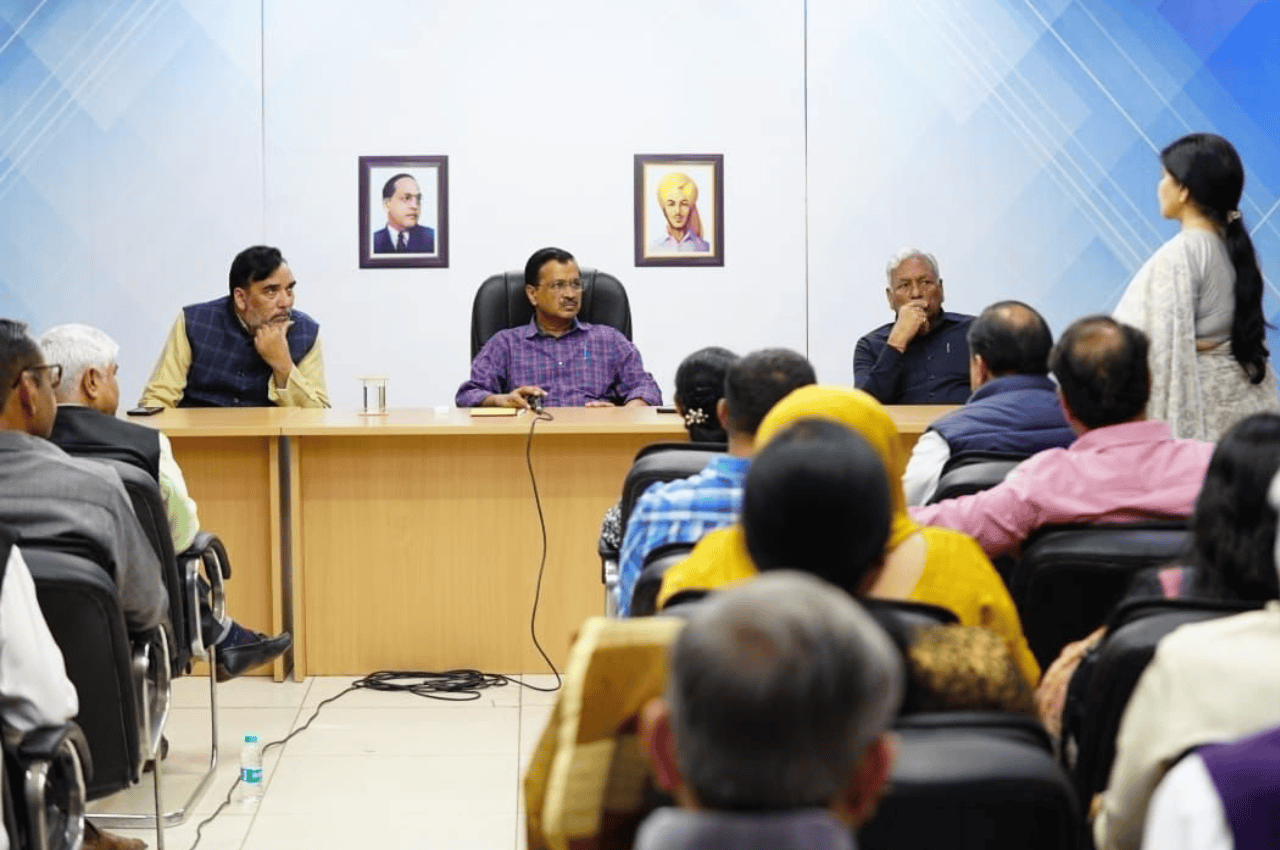 दिल्ली सीएम अरविंद केजरीवाल ने विधायकों के साथ की बैठक, इस खास मुद्दे पर हुआ मंथन