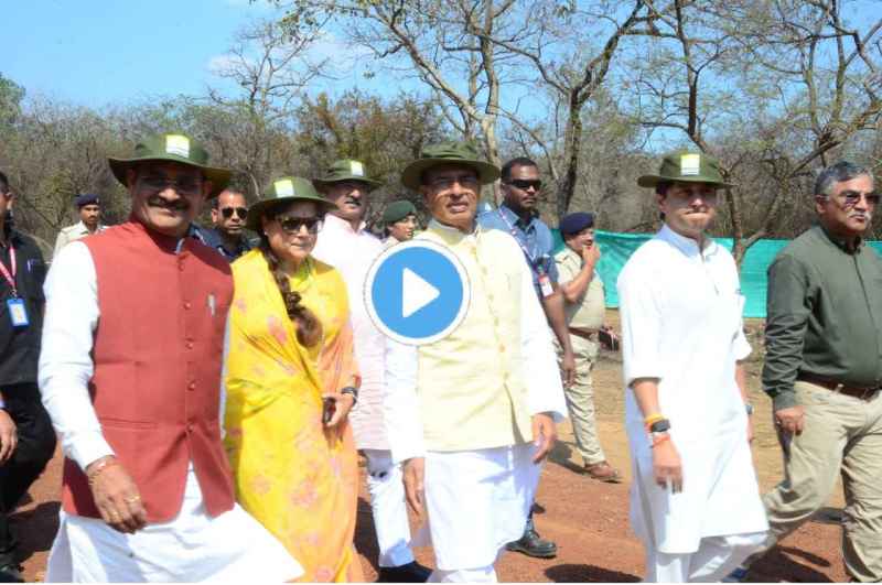 CM Shivraj Singh Chouhan Jyotiraditya Scindia left Tiger