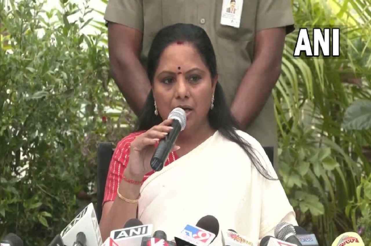 Delhi Liquor Policy Case: आज ईडी के सामने पेश होंगी के कविता, तेलंगाना CM आवास के बाहर जुटे BRS कार्यकर्ता
