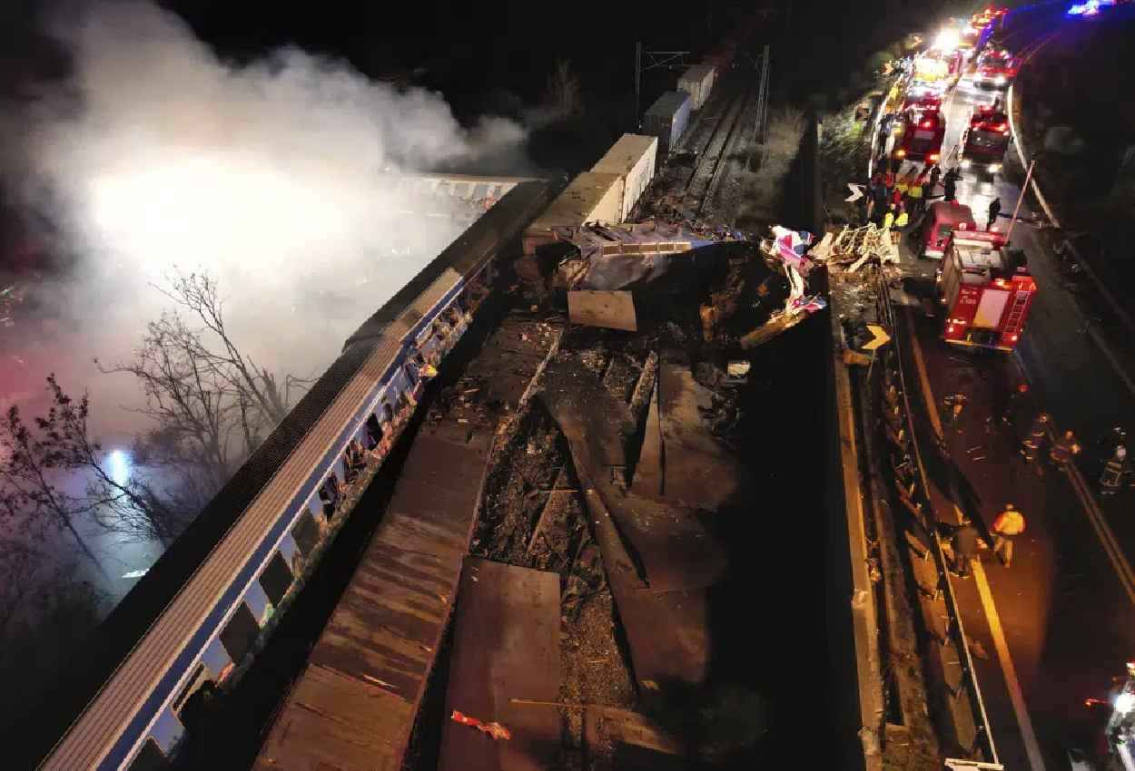 two trains collide in Greece, train collision in greece, greece train collision, tempe train collision, casualties in greece train collision,