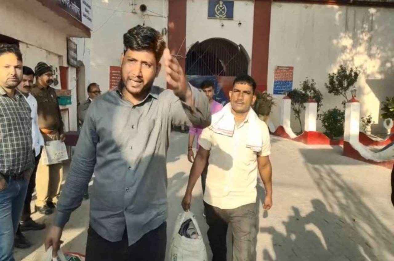 Hathras Rape and Murder Case: कोर्ट से बरी होने के बाद अलीगढ़ जेल से रिहा हुए रामू, लवकुश-रवि, पीड़ित पक्ष बोला- हम HC जाएंगे