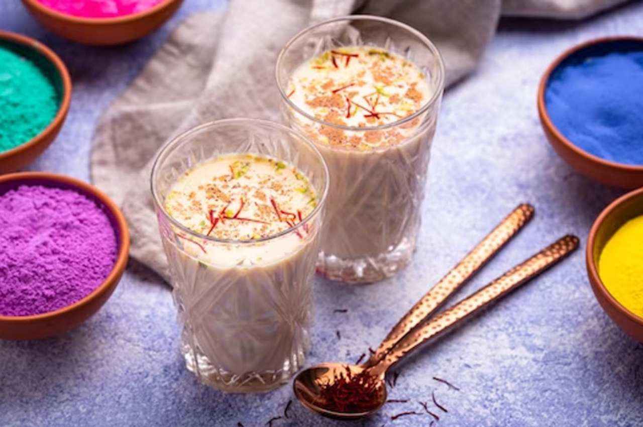 Holi Thandai Recipes, Saffron and Almond Thandai Recipe, Bhang Ki Thandai Recipe in Hindi,Holi 2023 Thandai Recipe