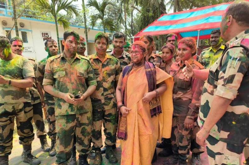 Holi Dance, Holi 2023, West Bengal, BSF Jawan, BJP MLA Roopa chaudhary, Bengal